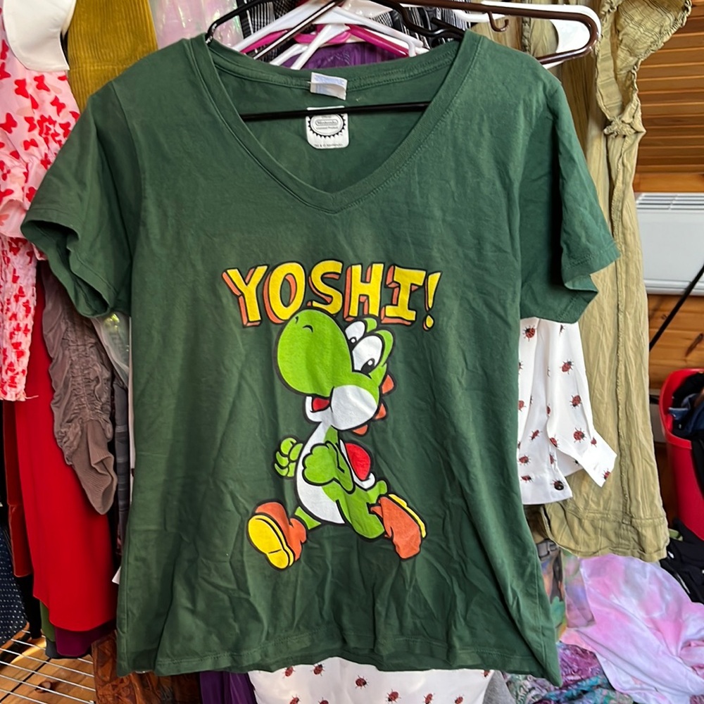 Women’s t-shirt Size small s yoshi Nintendo
